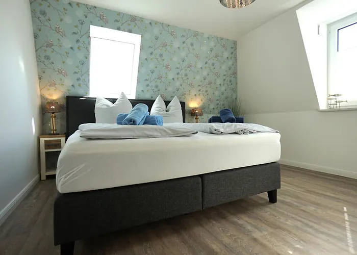 Bernstein & Breakfast 12 *